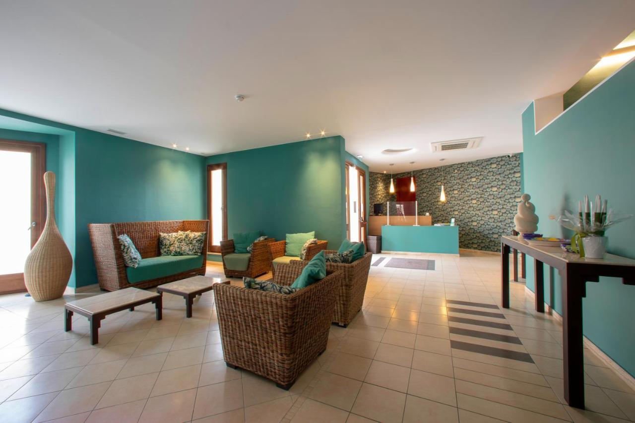 Insula Hotel ฟาวีญานา ภายนอก รูปภาพ