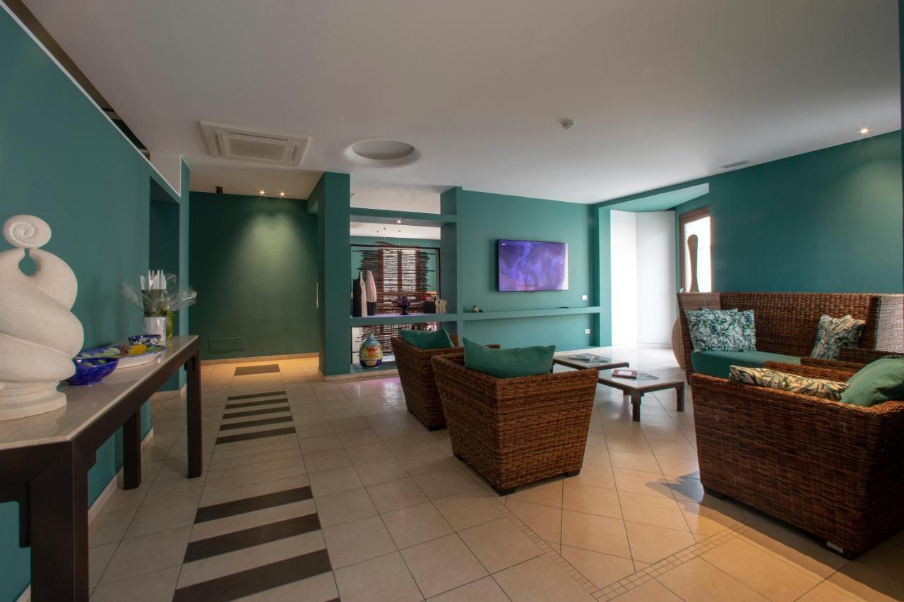 Insula Hotel ฟาวีญานา ภายนอก รูปภาพ