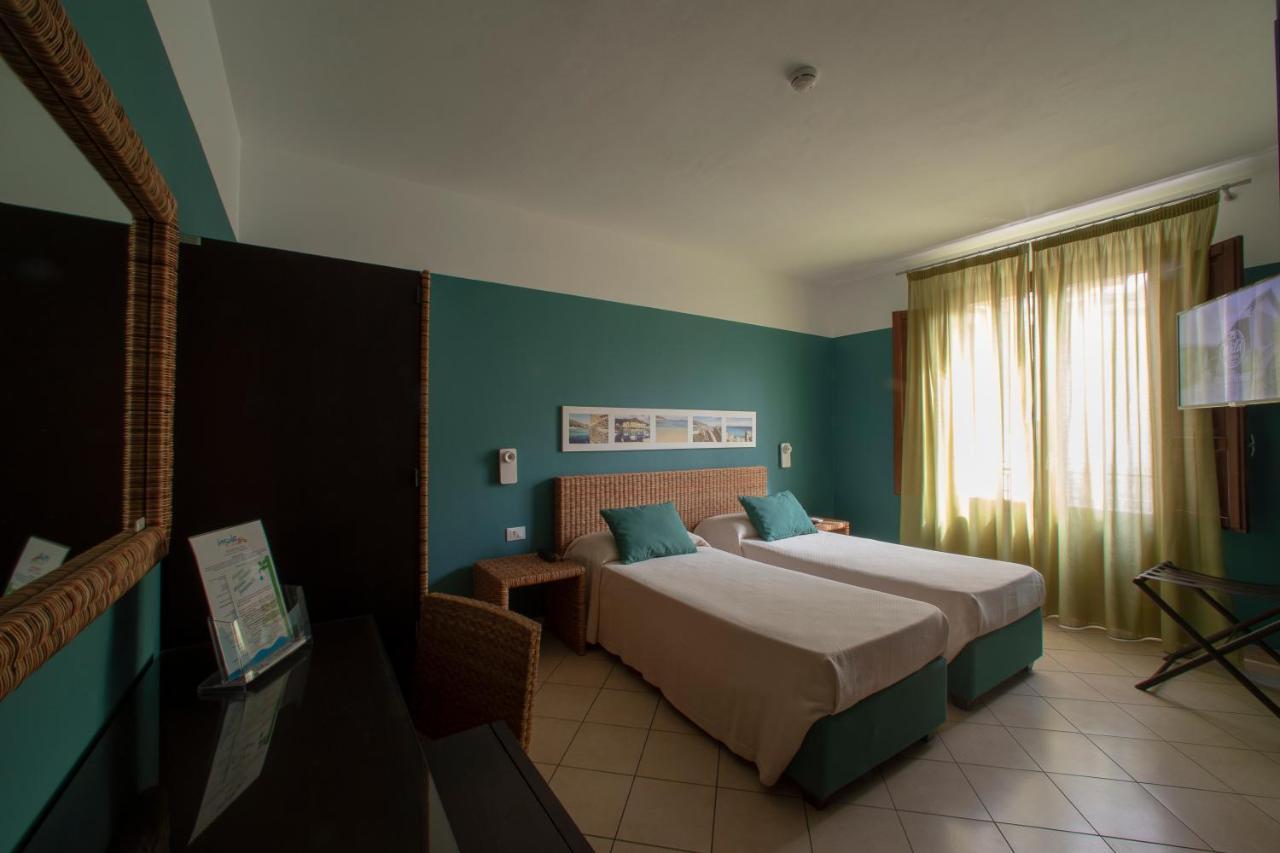Insula Hotel ฟาวีญานา ภายนอก รูปภาพ