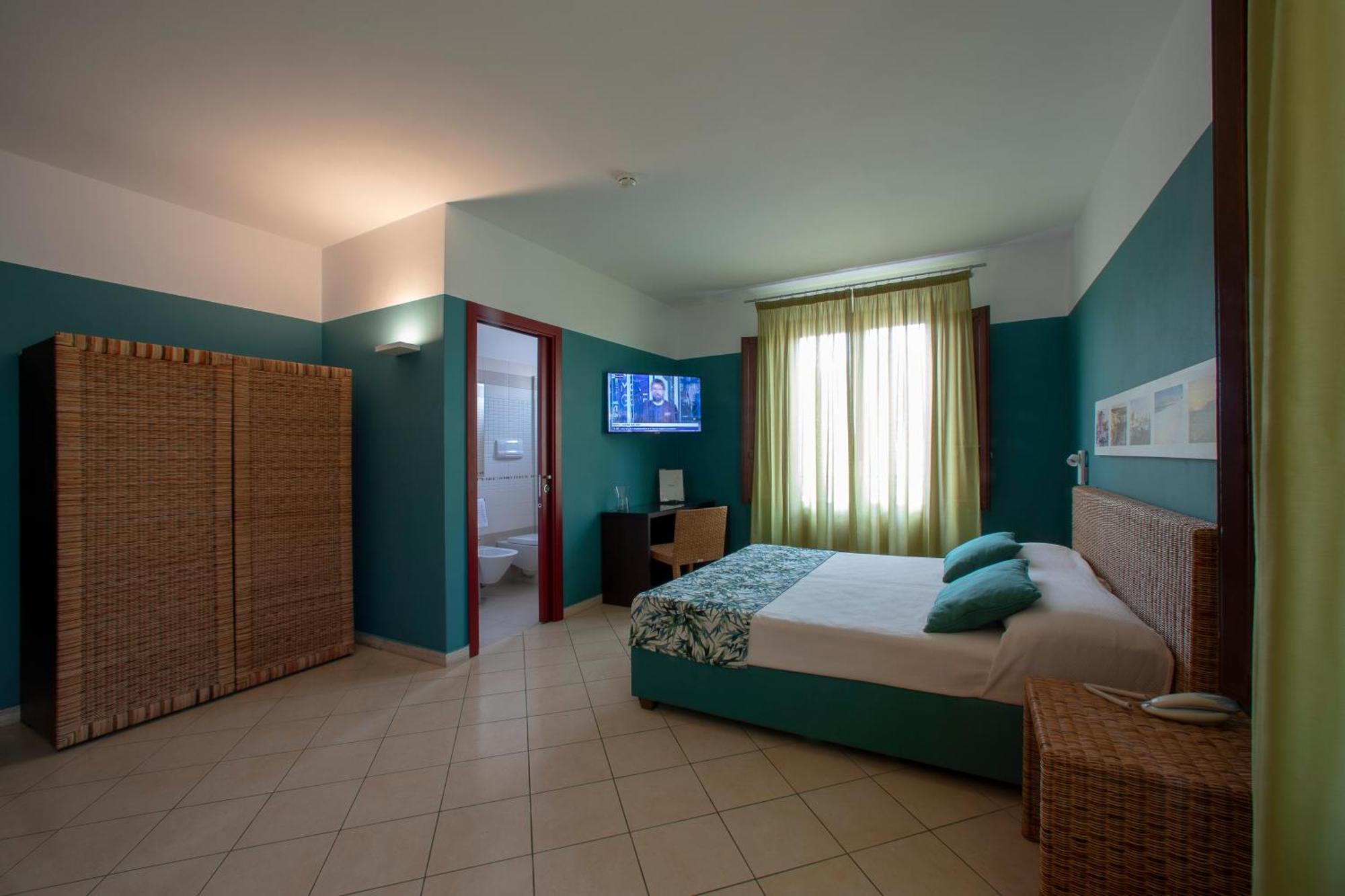 Insula Hotel ฟาวีญานา ภายนอก รูปภาพ