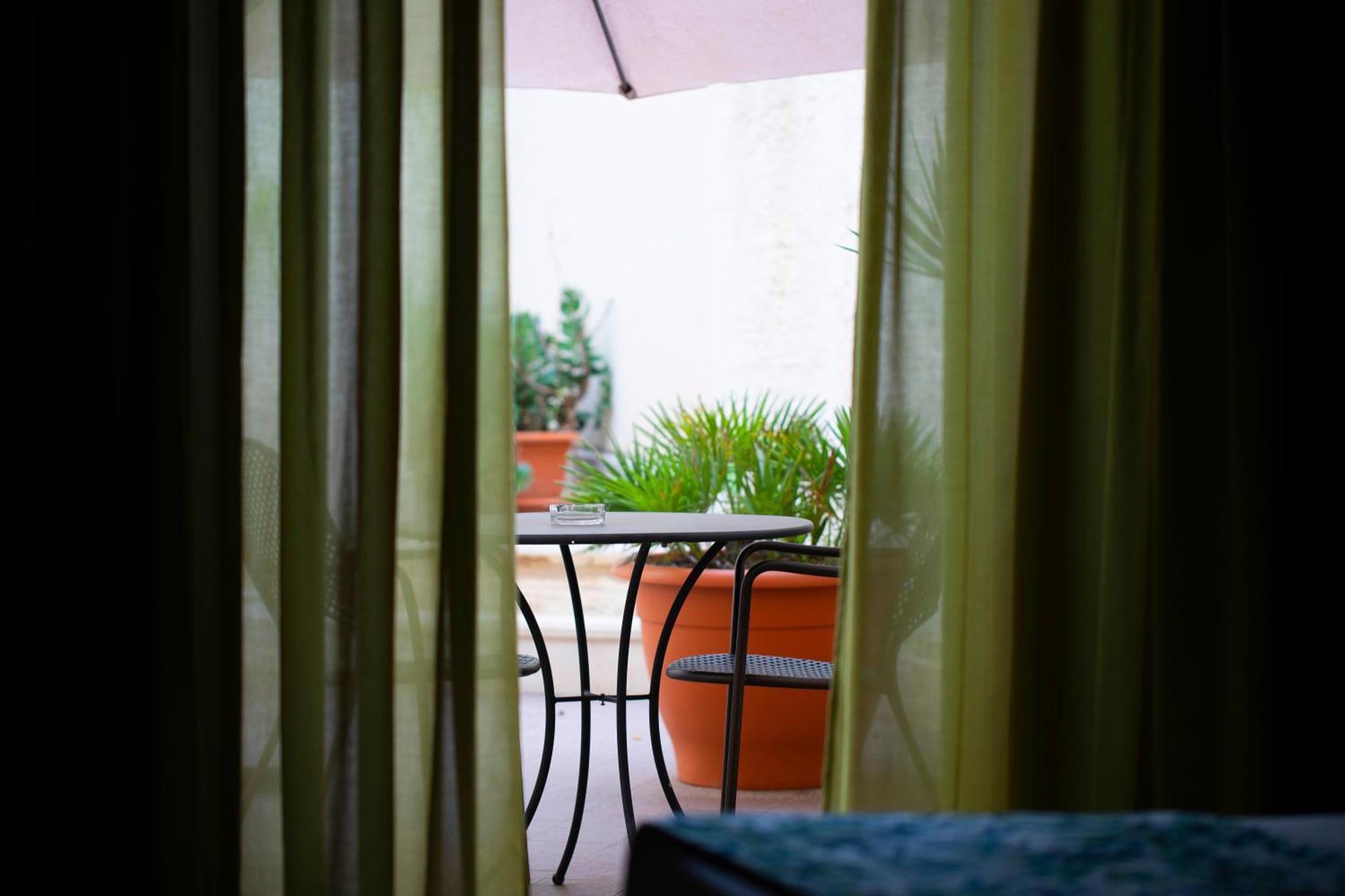 Insula Hotel ฟาวีญานา ภายนอก รูปภาพ